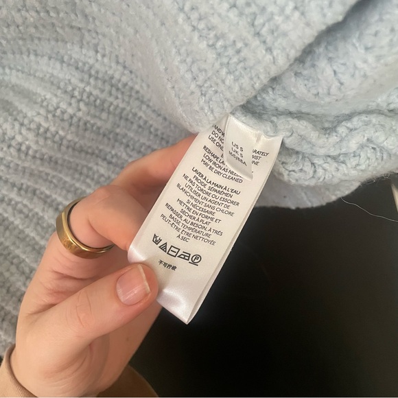 light blue cropped turtleneck sweater - Picture 3 of 4